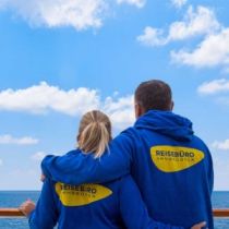 Armbrüster Reisen Team in Pullis